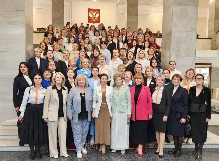 Надежда Алексеевна Щепкина и Наталья Александровна Хныкина, учителя Грибановской школы №3, приняли участие в работе Всероссийской конференции педагогов и организаторов курсов семьеведения в Государственной Думе Российской Федерации!!!. Надежда Алексеевна Щепкина и Наталья Александровна Хныкина, учителя Грибановской школы №3, приняли участие в работе Всероссийской конференции педагогов и организаторов курсов семьеведения в Государственной Думе Российской Федерации!!!.