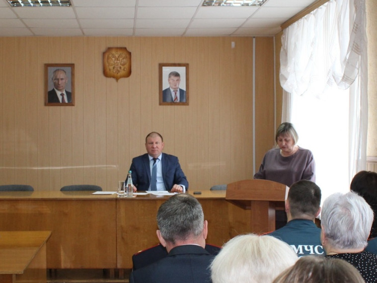 В администрации района прошло еженедельное оперативное совещание.
