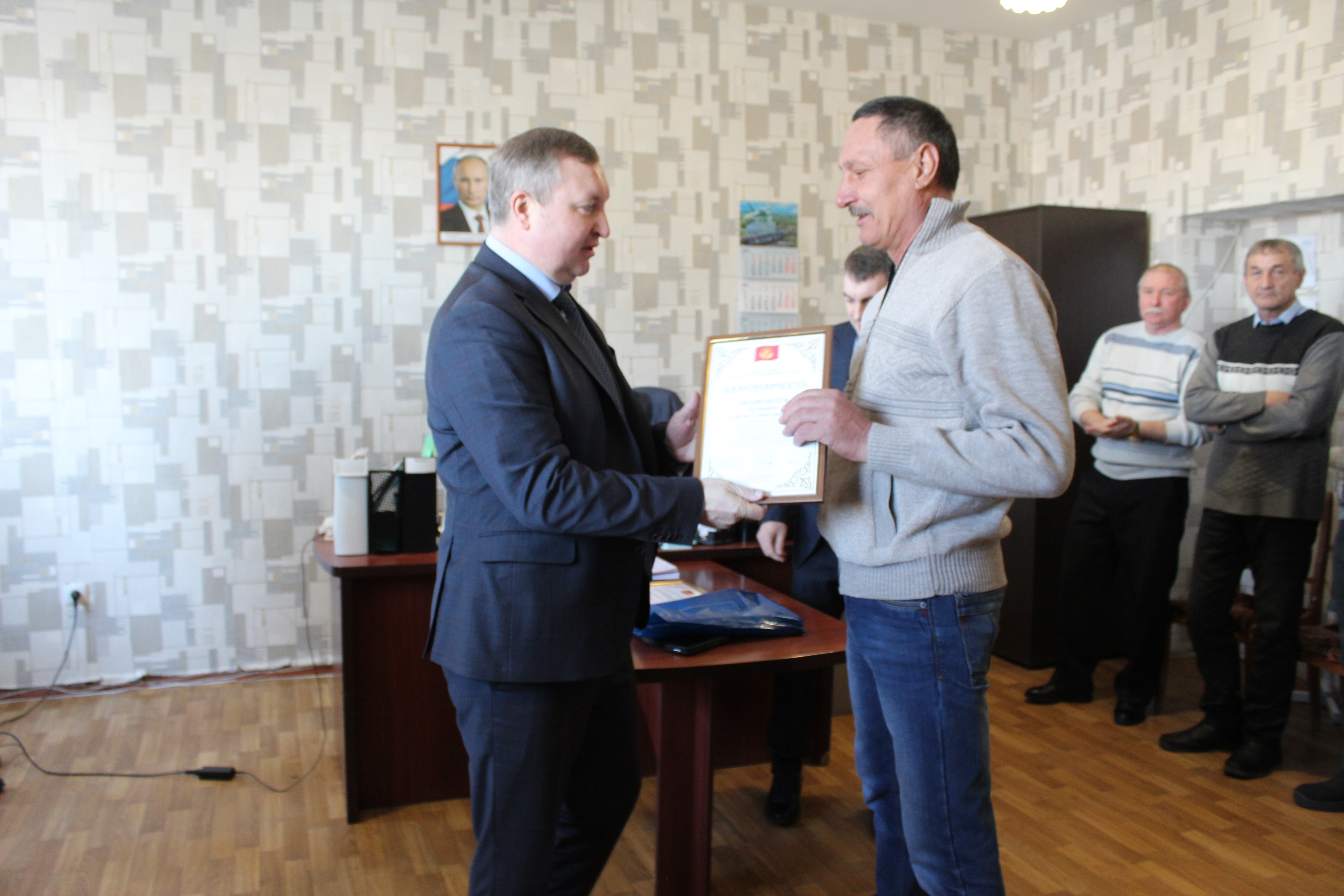 Глава муниципалитета Вячеслав Мамаев поздравили работников коммунальной сферы с наступающим профессиональным праздником.