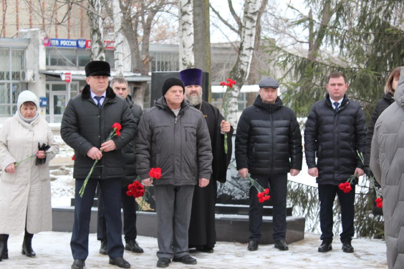 Митинг, посвященный Дню Героев Отечества, прошел сегодня в Грибановском районе..