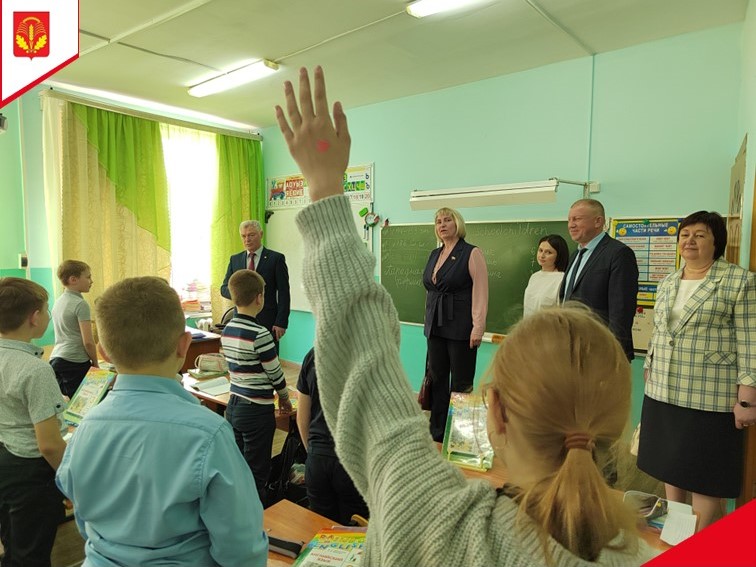 Заместитель председателя правительства Воронежской области Виктор Логвинов побывал с рабочим визитом в Грибановском районе.