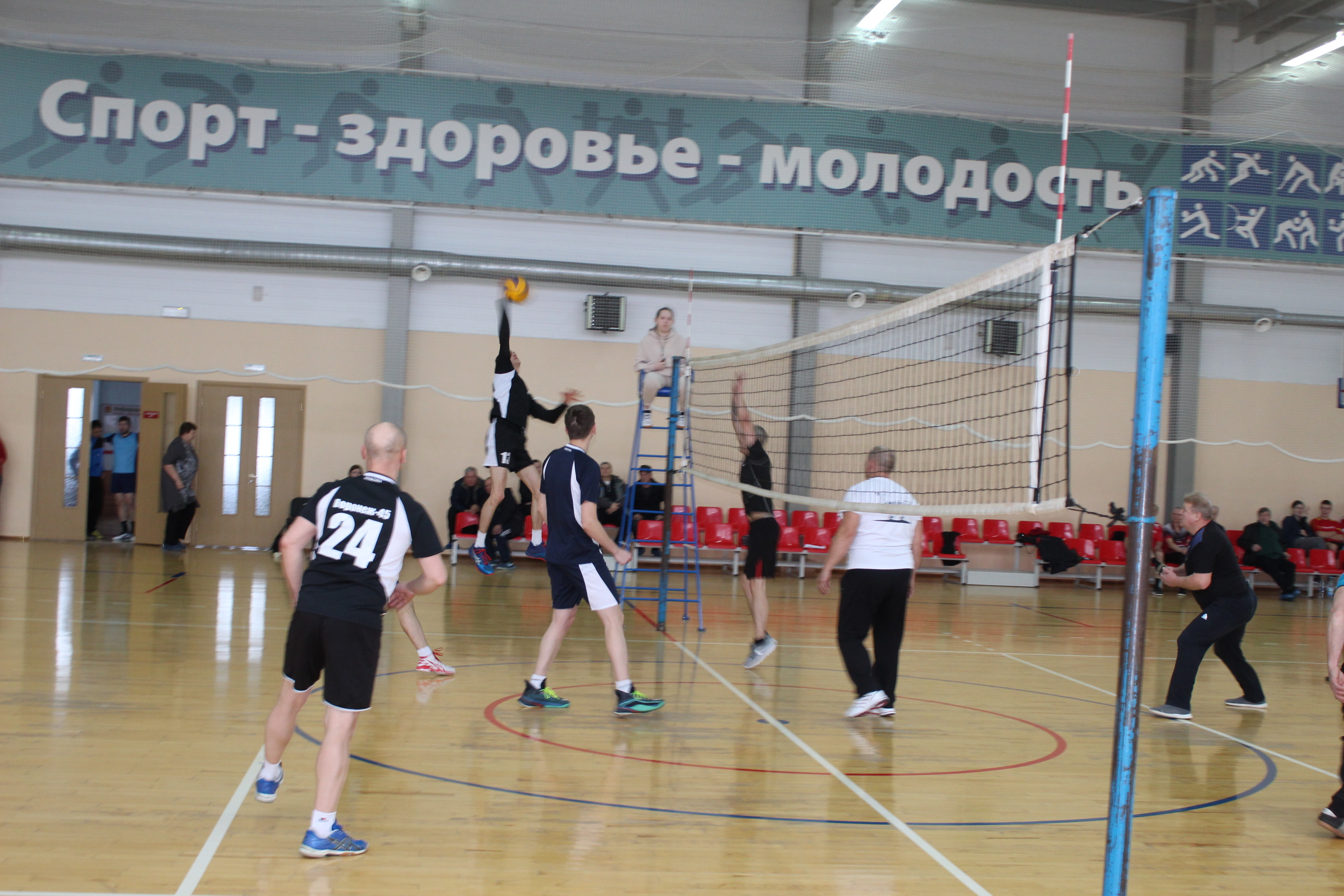 В СК «Смена» прошёл Кубок Грибановского муниципального района по волейболу памяти Валерия Михайловича Веретёлкина.
