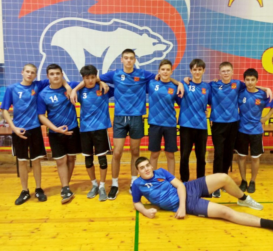 Грибановские спортсмены приняли участие в зональных соревнованиях по волейболу.