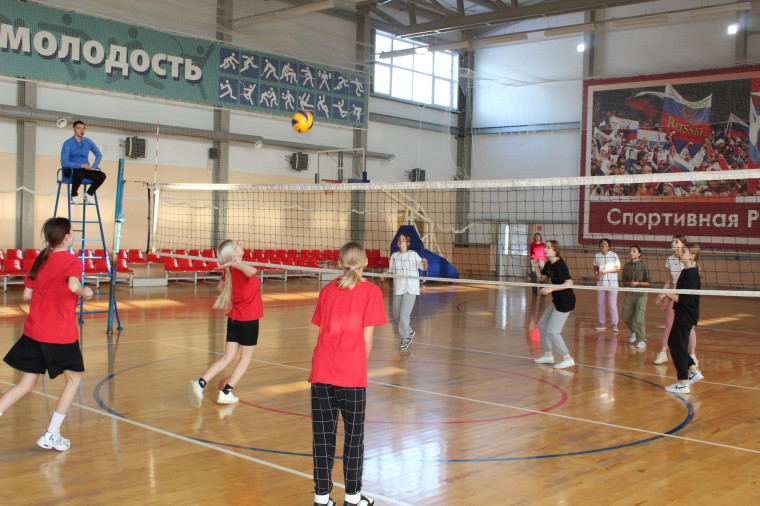 Завершились финальные соревнования по волейболу среди учащейся молодежи района..