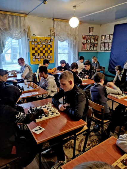 Предновогодний командный шахматный турнир провели в Грибановке.
